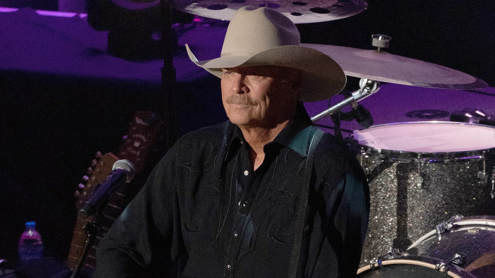 Alan Jackson suffering from degenerative nerve condition