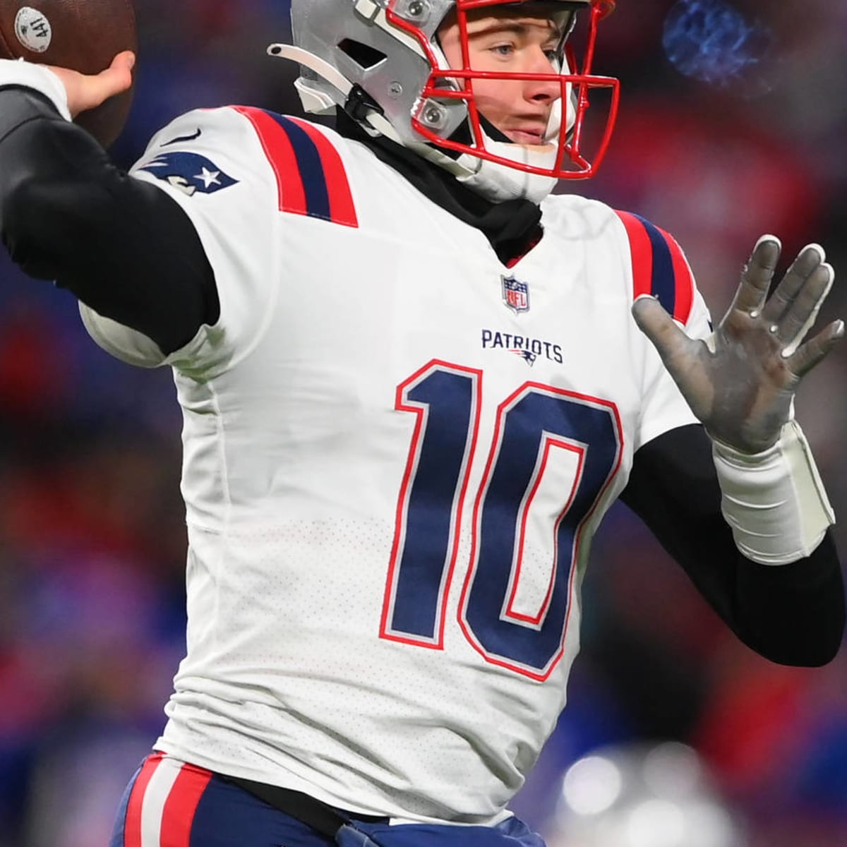 Mac Jones explains viral sideline rant during Patriots' loss to Bills