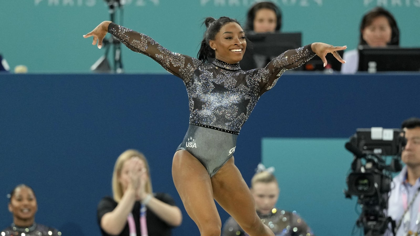 Watch: Simone Biles dazzles in qualifying despite injury