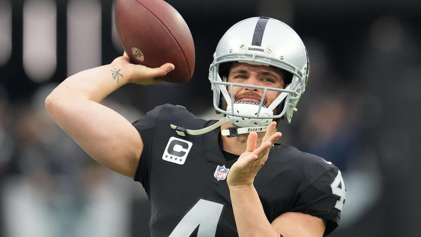 Raiders will cut QB Derek Carr if he isn't traded by specific date