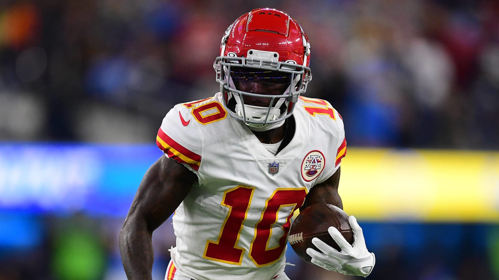 Chiefs WR Tyreek Hill cleared to play vs. Steelers