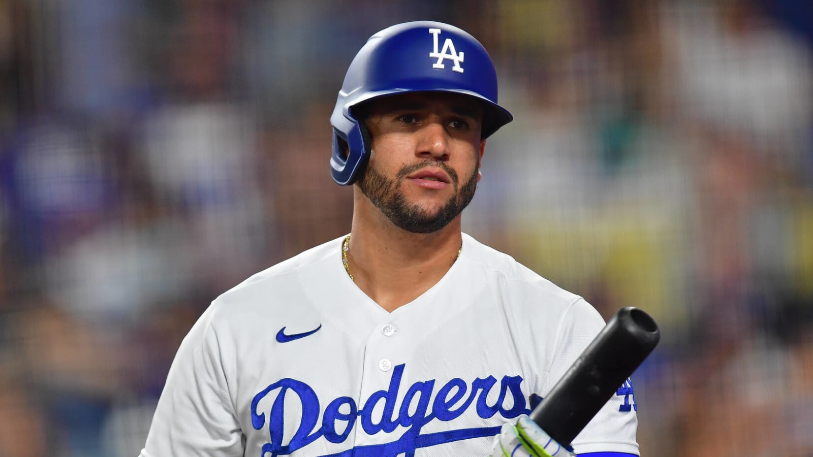 Padres sign former Dodgers outfielder