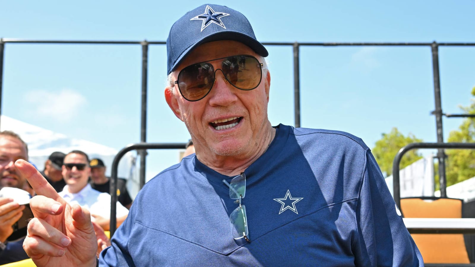 Jerry Jones sends firm message to Mike McCarthy