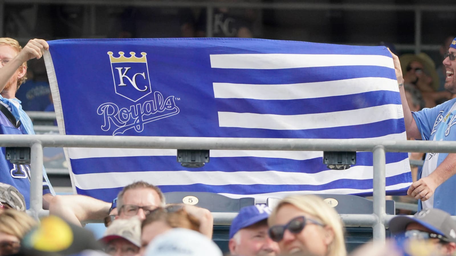 Royals fan goes viral for flaming wallet Yardbarker