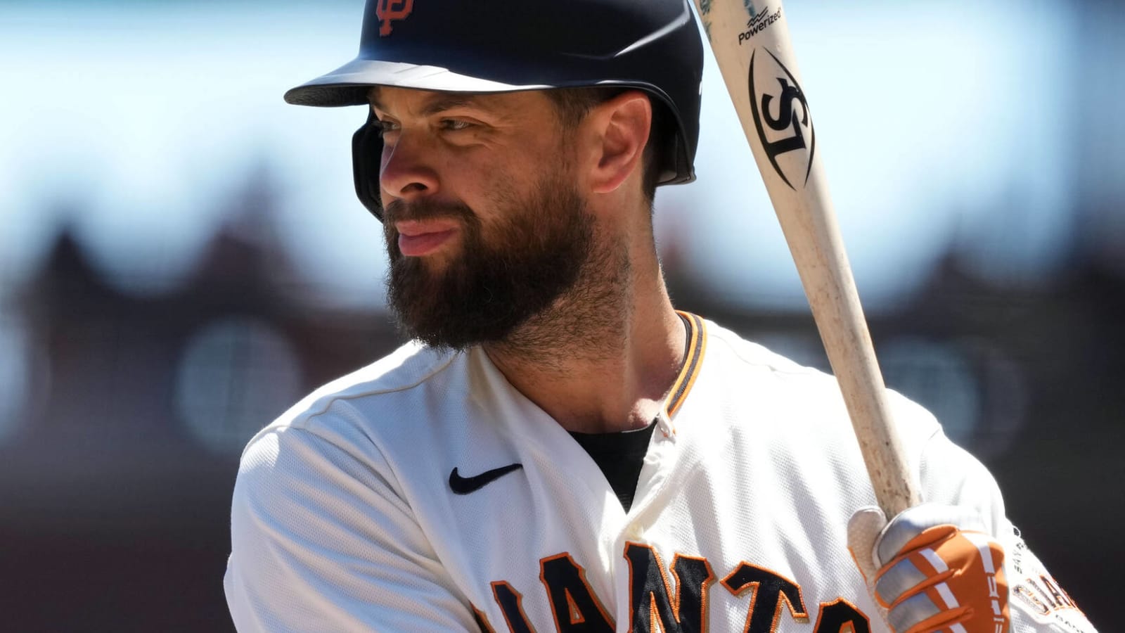 Giants 1B Brandon Belt considering undergoing knee surgery