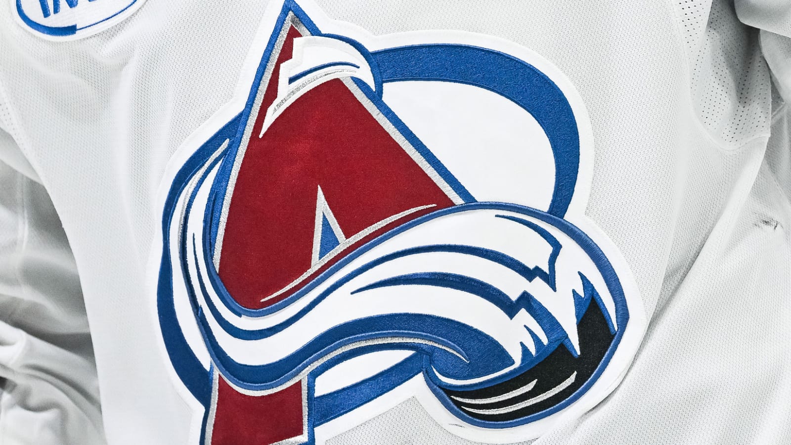 Avalanche sign superstar's younger brother to entry-level deal