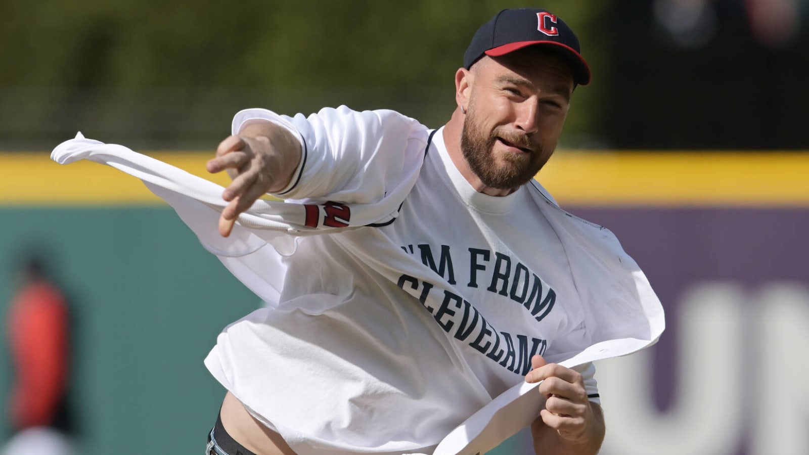 Travis Kelce throws terrible first pitch at Guardians game