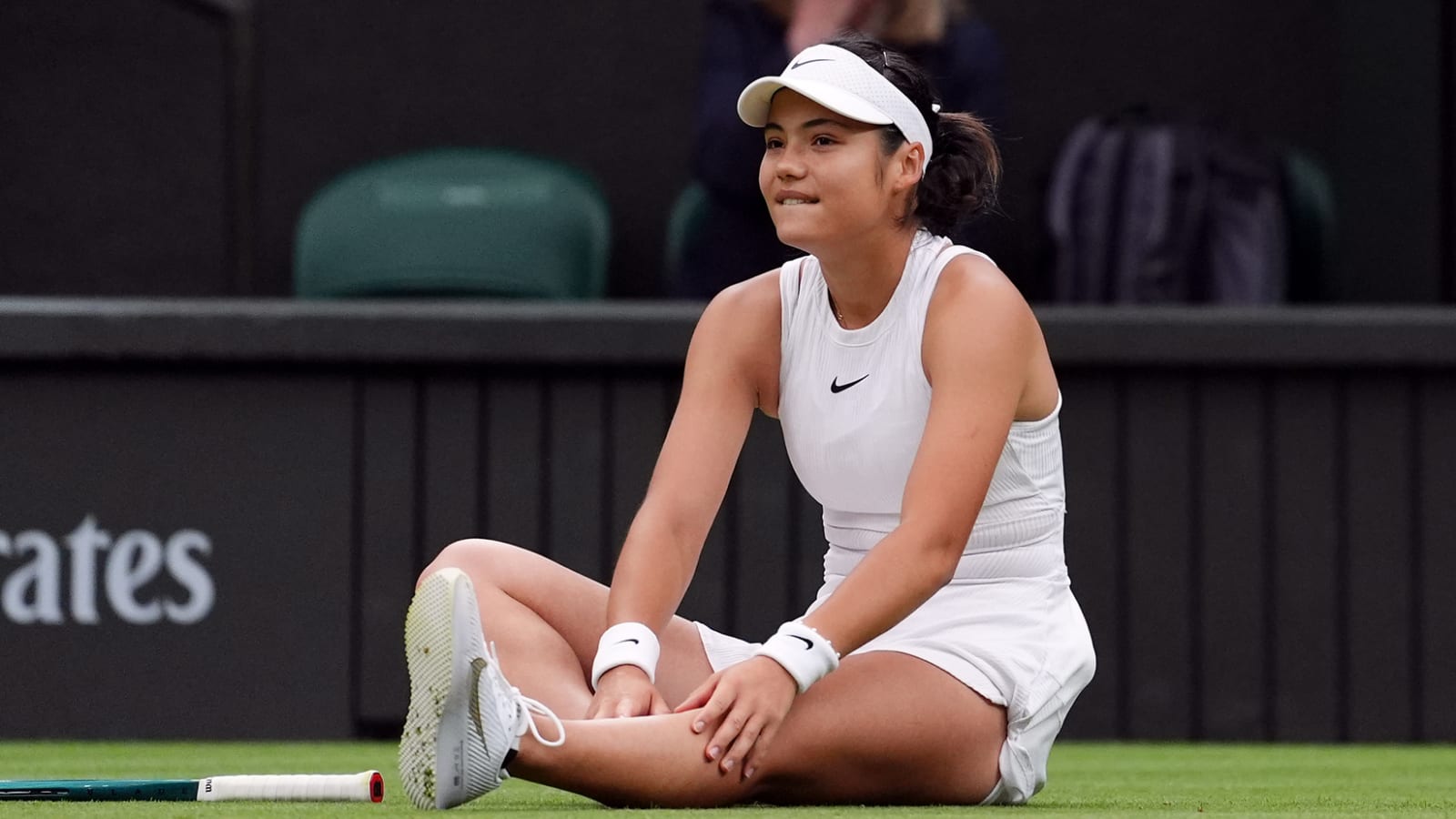 Injuries hinder Emma Raducanu in shocking upset vs. Lulu Sun