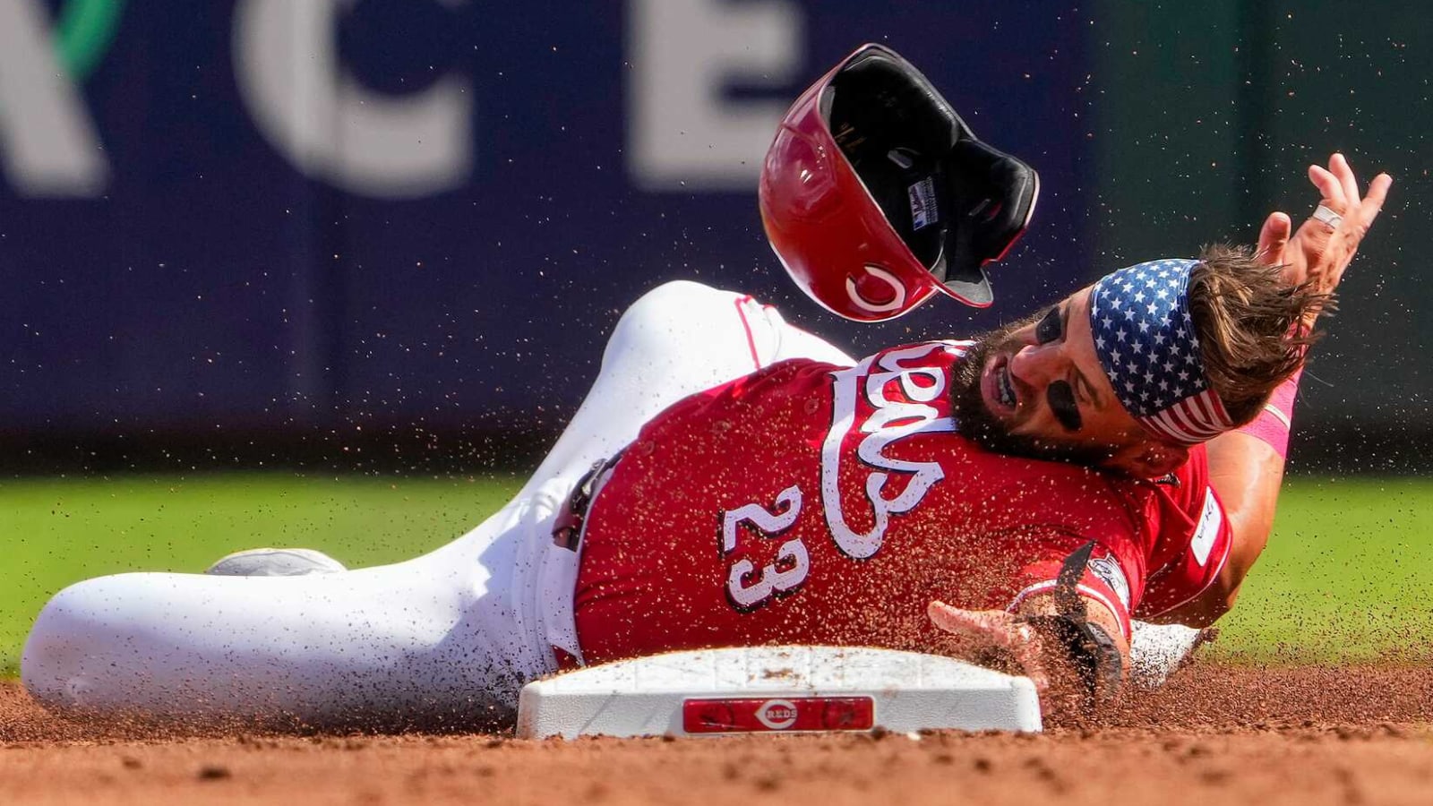 Reds OF Nick Martini undergoes thumb surgery
