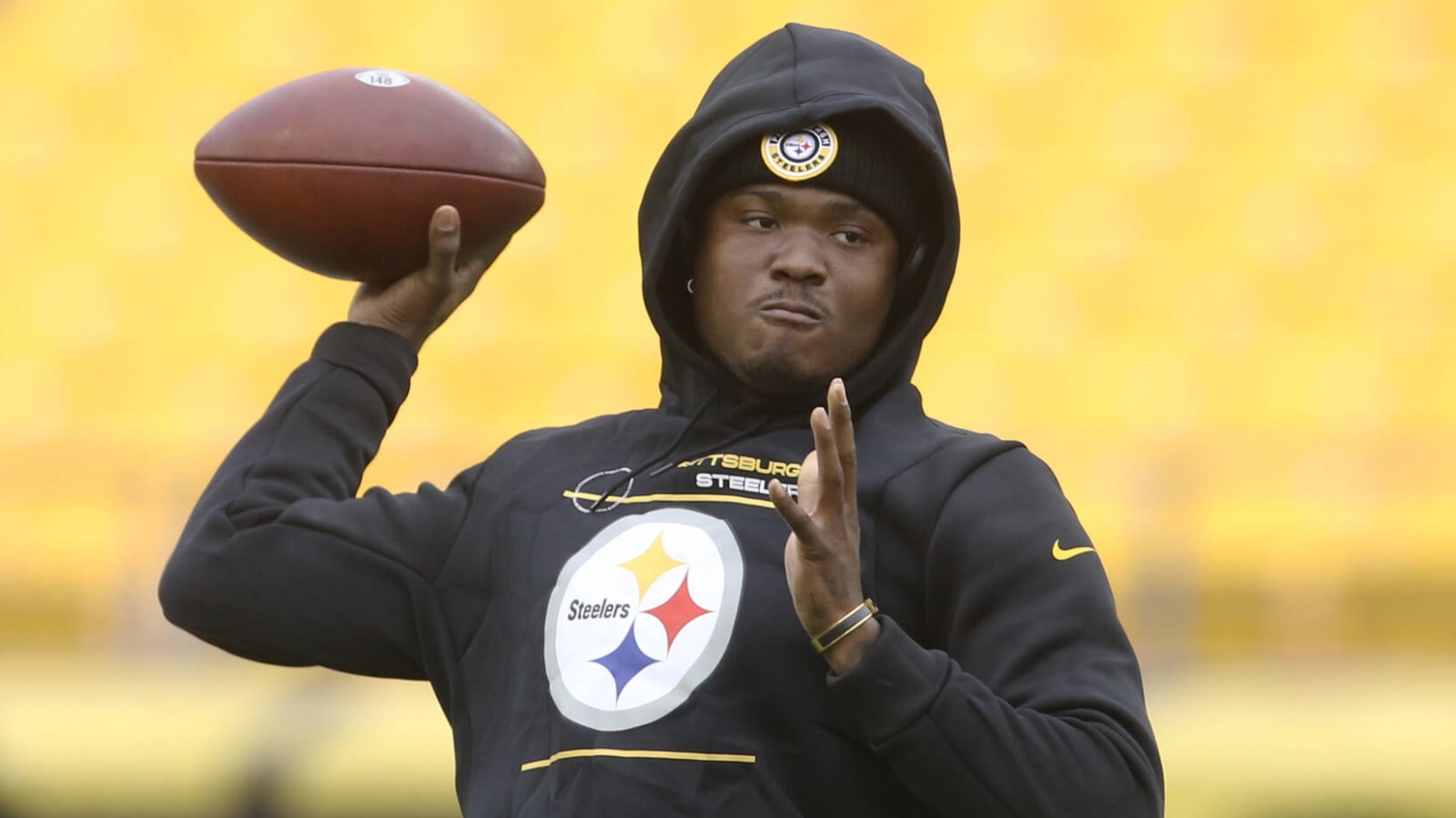 Steelers place original-round RFA tender on QB Dwayne Haskins