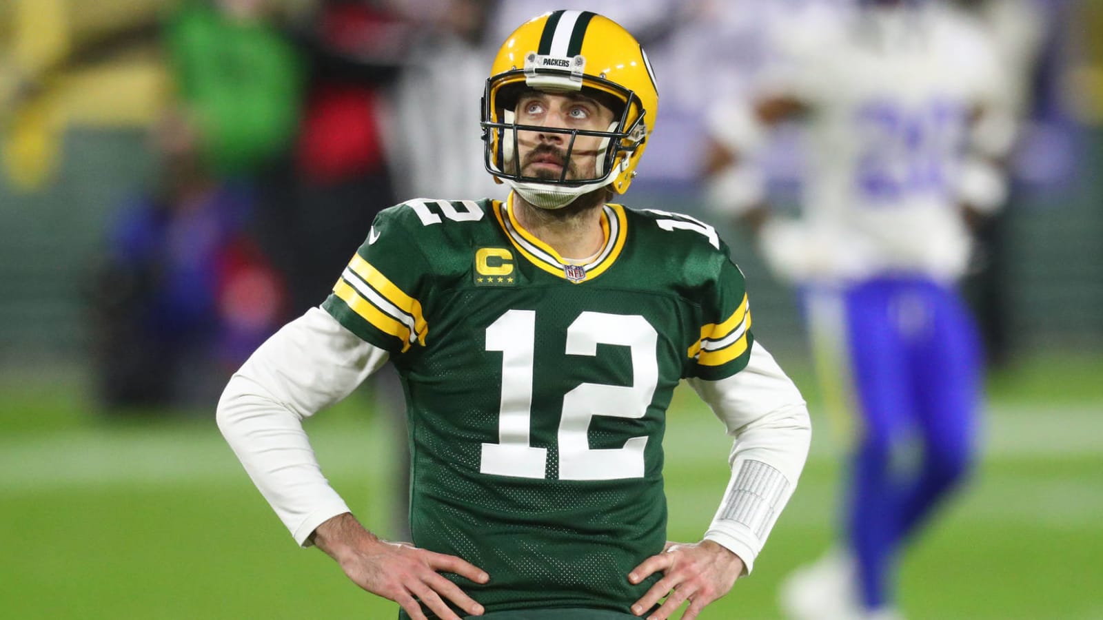 Aaron Rodgers begins holdout