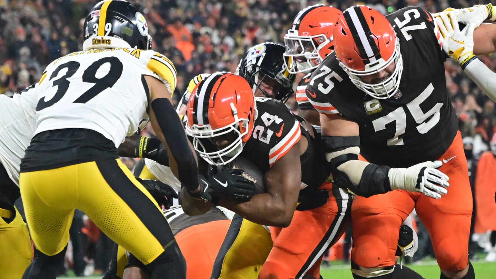 Watch: Chubb opens up the scoring for the Browns on 'TNF'