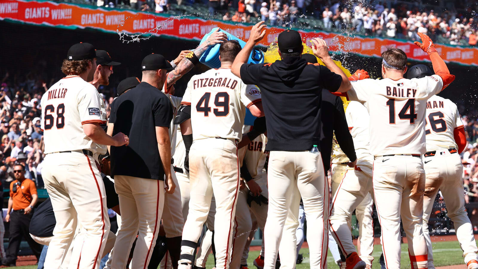 Watch: Giants' Yastrzemski's walk-off splashes into McCovey Cove