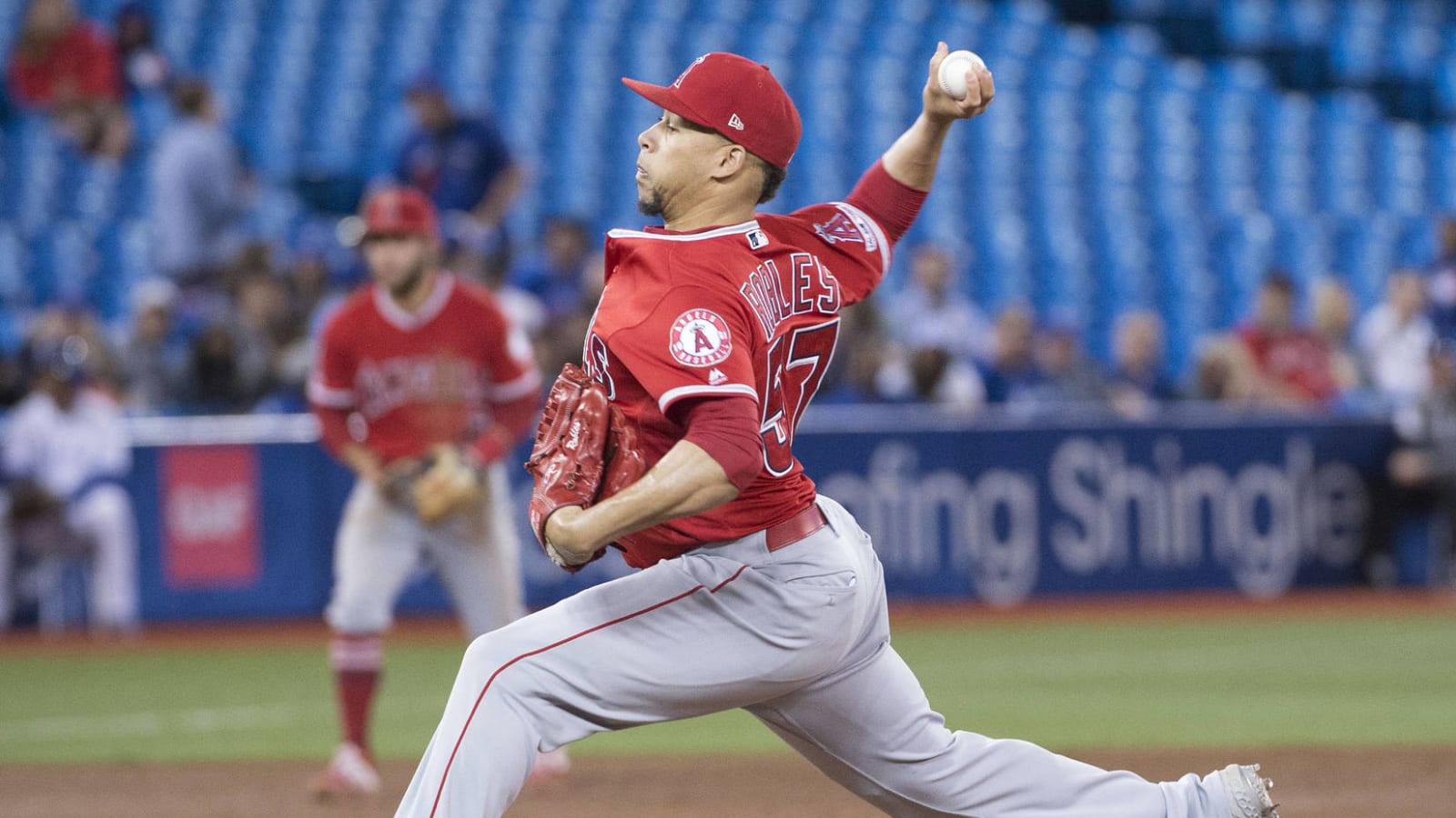 Watch: Angels closer uses bizarre leg kick to mess with Vlad Guerrero Jr.