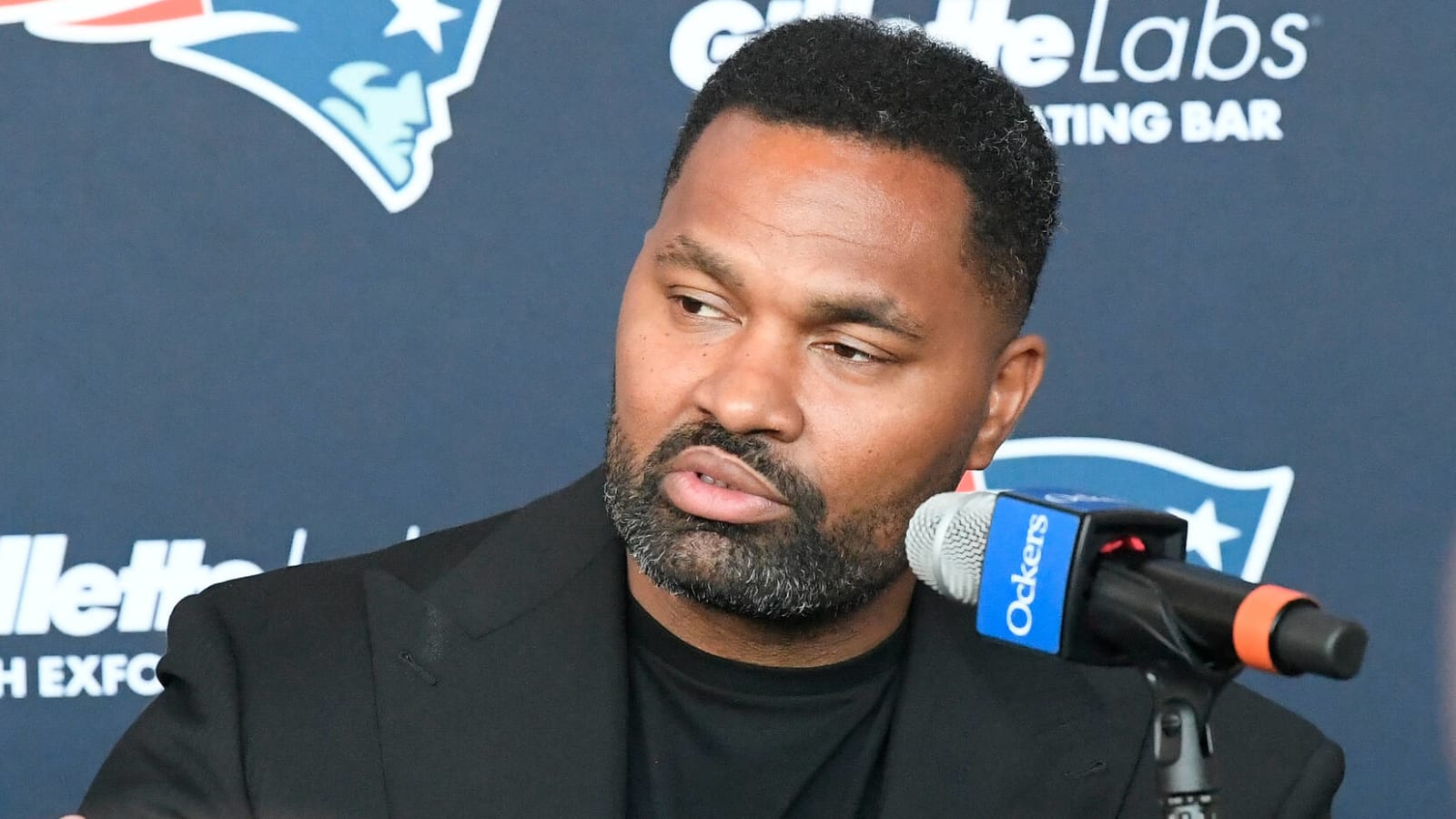Patriots' Jerod Mayo hints he'll handle QBs differently