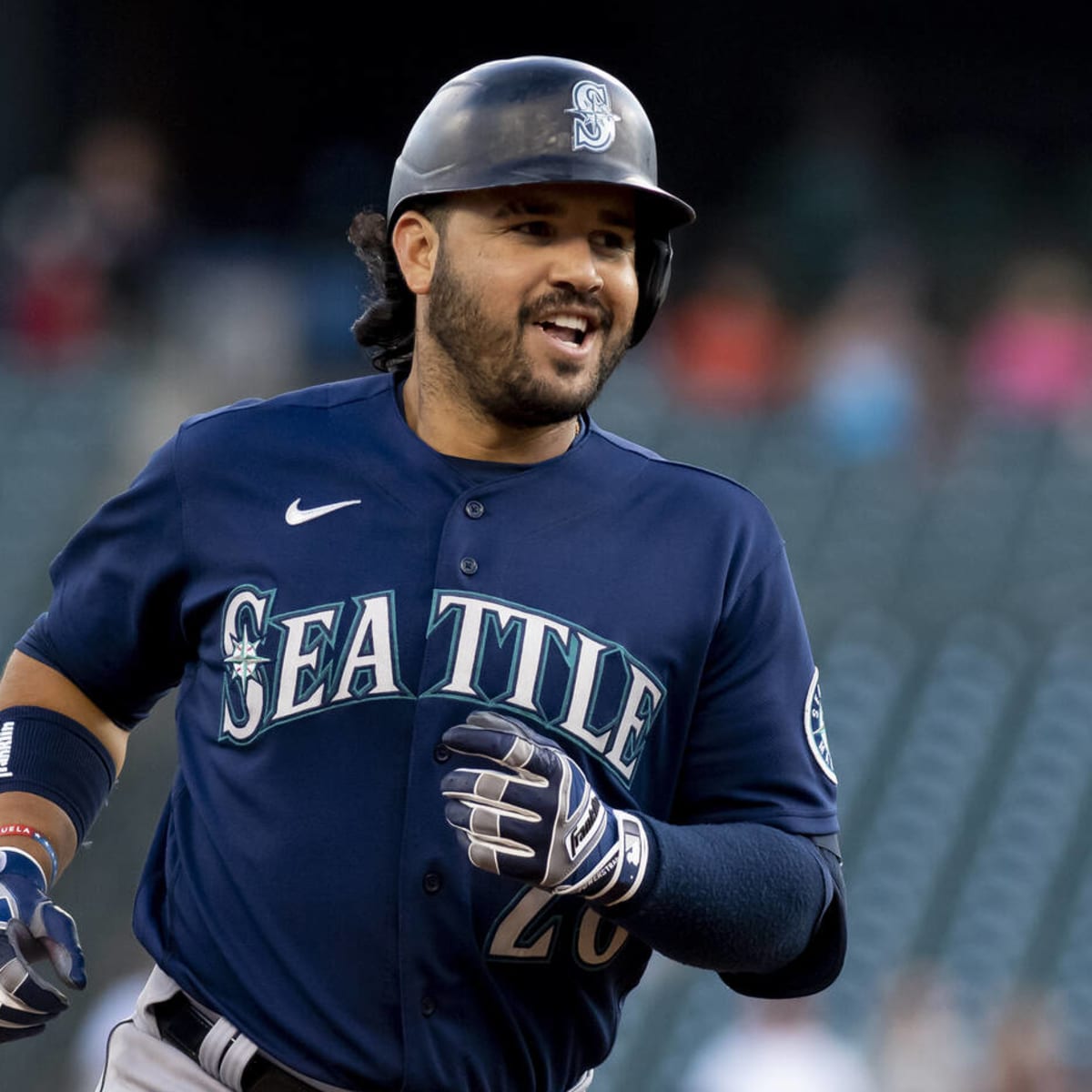 Mariners – Tigers: Eugenio Suarez played soccer with foul ball