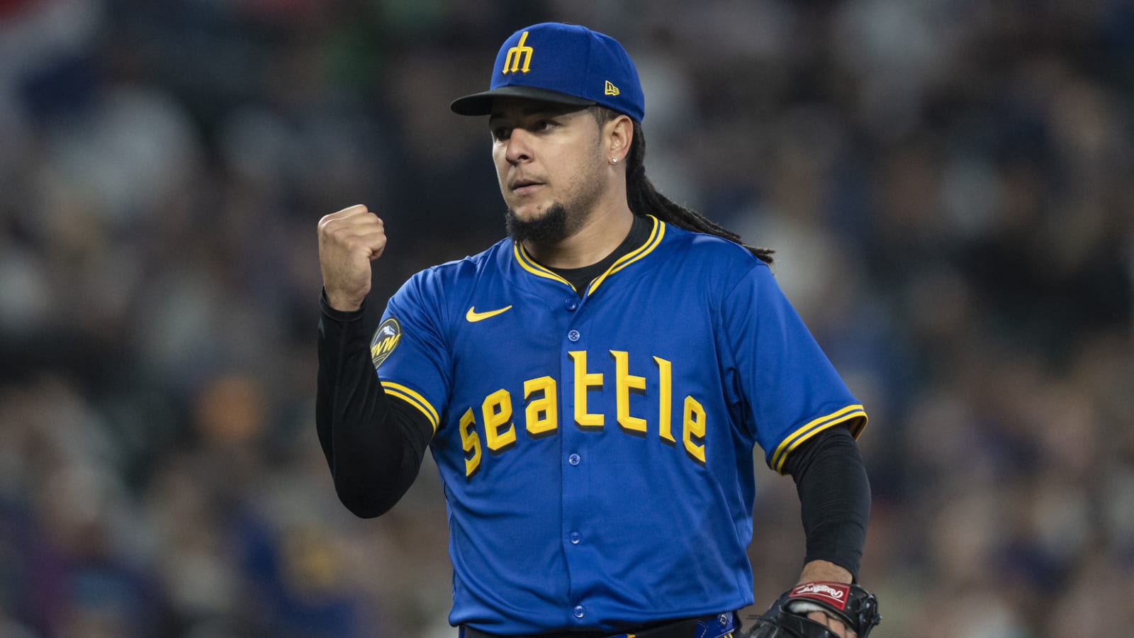 Mariners pitcher forced to hit after club runs into snag