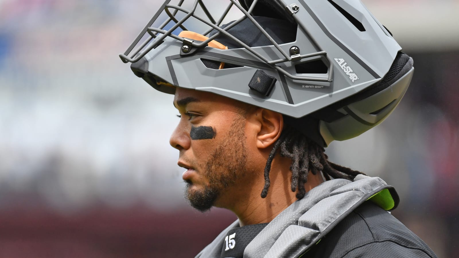 Padres to sign World Series-winning catcher to minor league deal