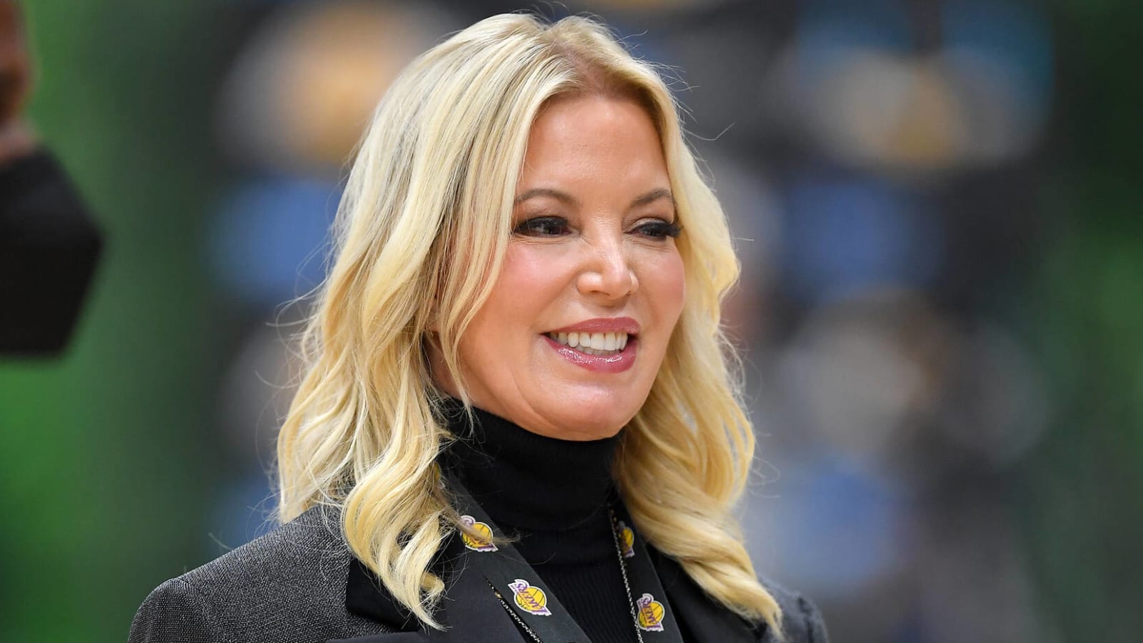Jeanie Buss goes viral over cool gesture for ex-Lakers champion