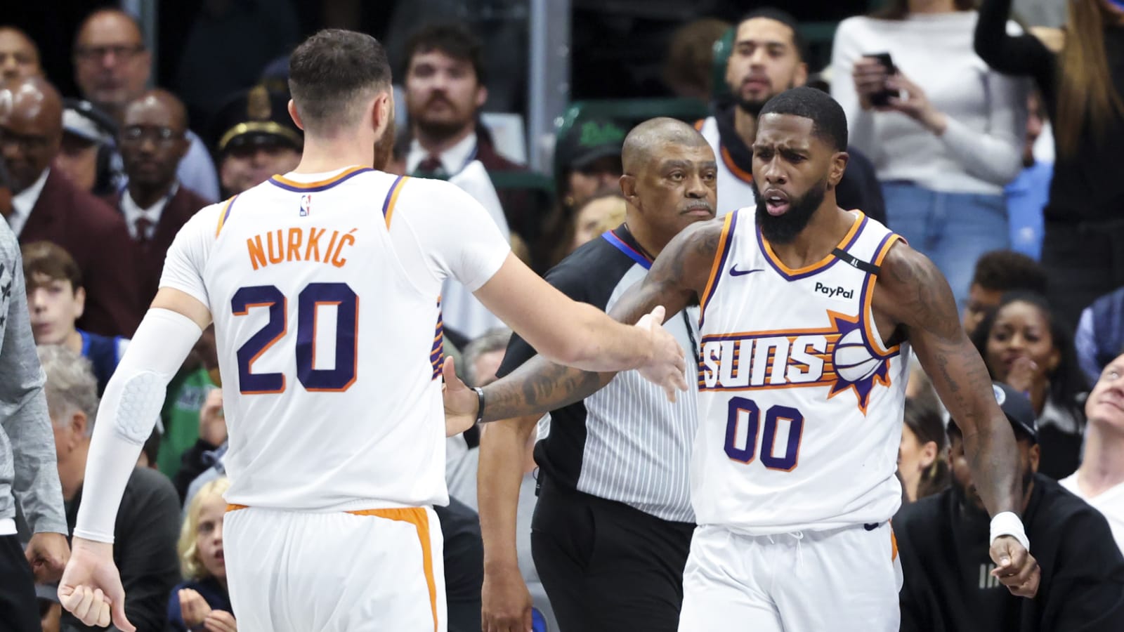 Classic Suns-Mavs game ends with questionable call