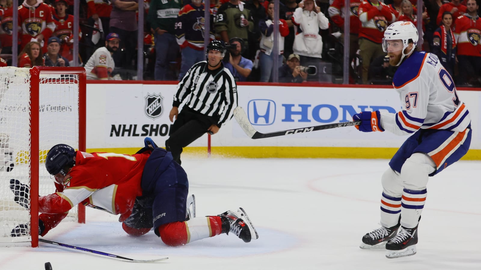 Oilers secure Game 5 win with frantic empty-net finish