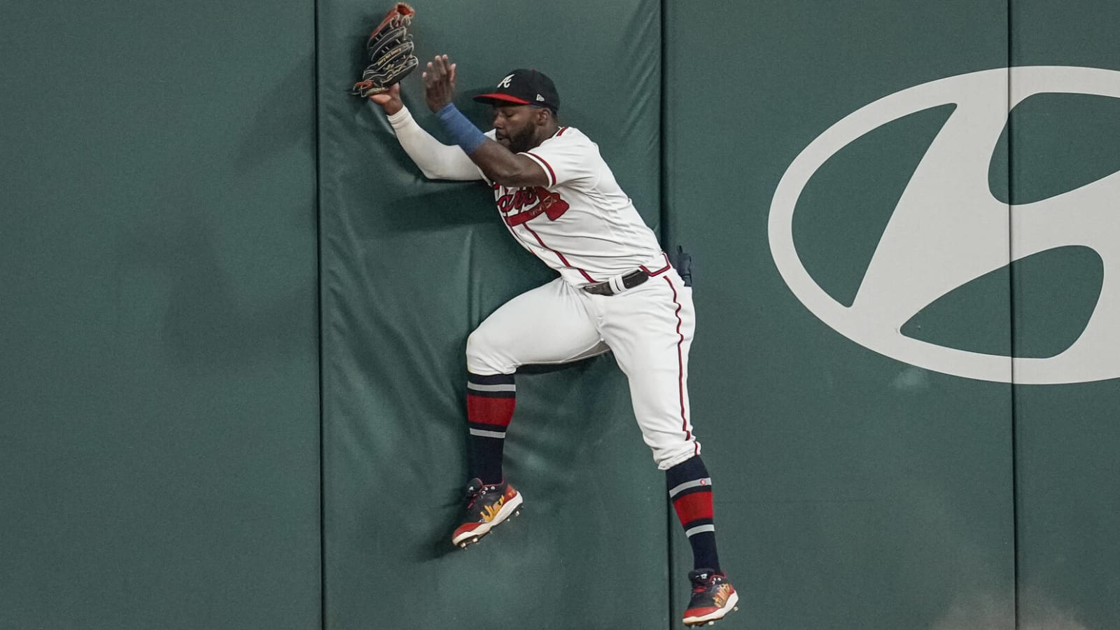 Braves outfielders made huge errors on inside-the-park HR