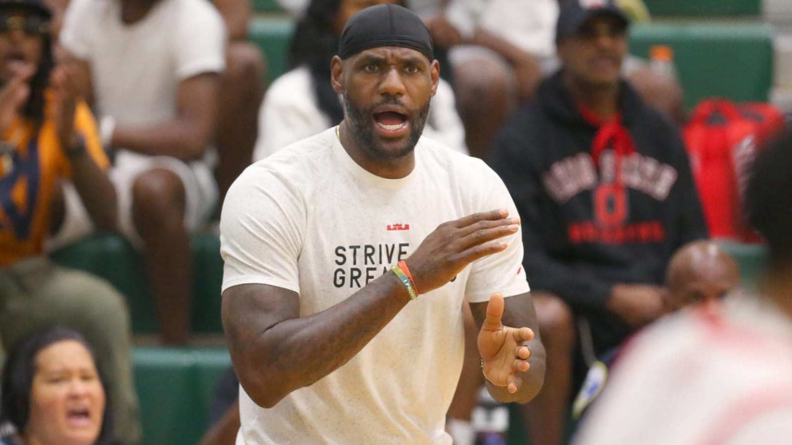 LeBron added to ‘Looney Tunes’ mobile game