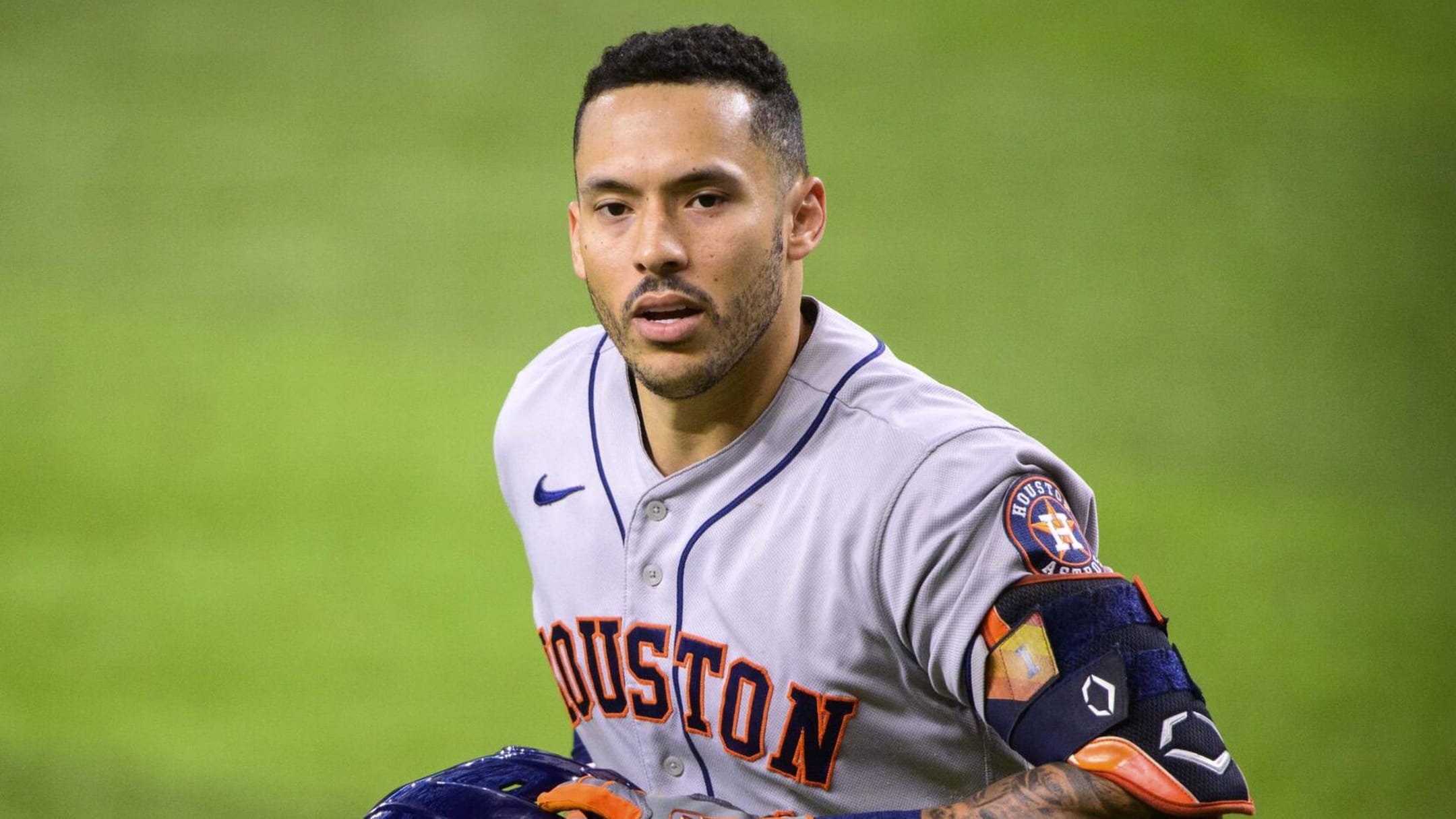 Cubs 'among the favorites' to sign All-Star Carlos Correa