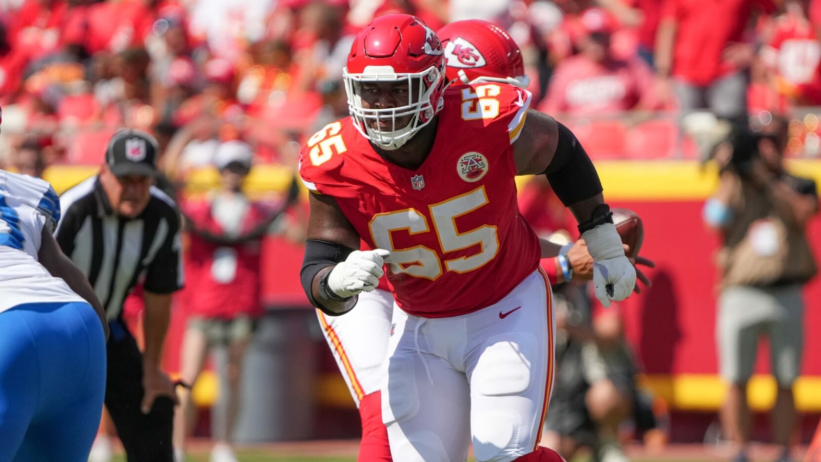 Chiefs still interested in extending starting right guard