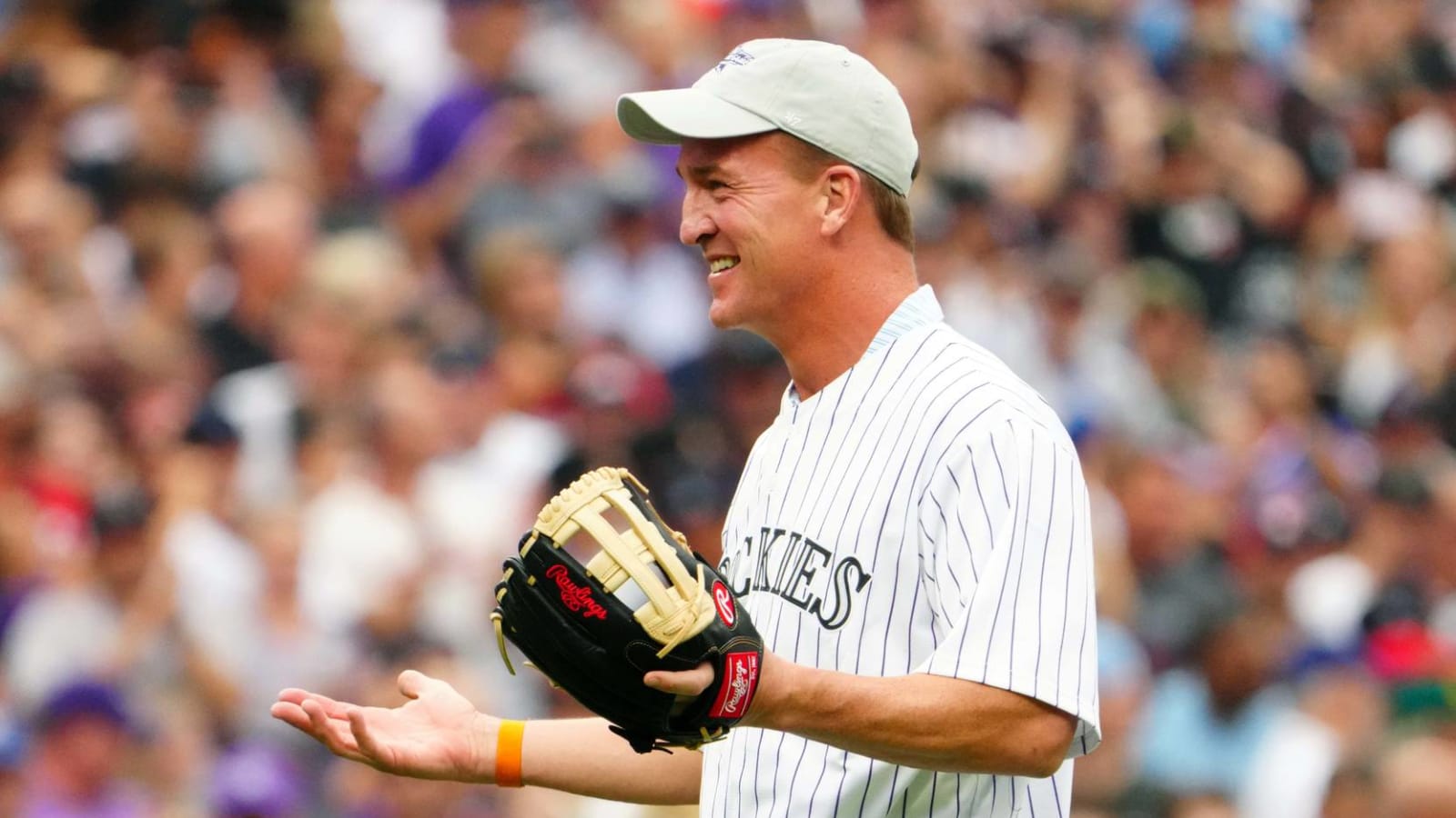 Watch: Peyton Manning’s ceremonial first pitch was not impressive