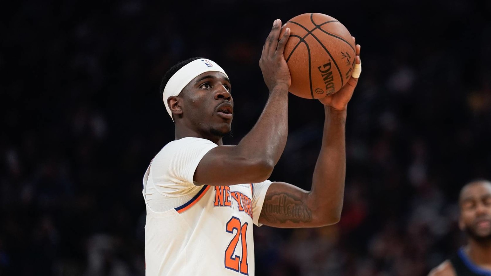 Knicks re-sign Damyean Dotson, Matt Mooney