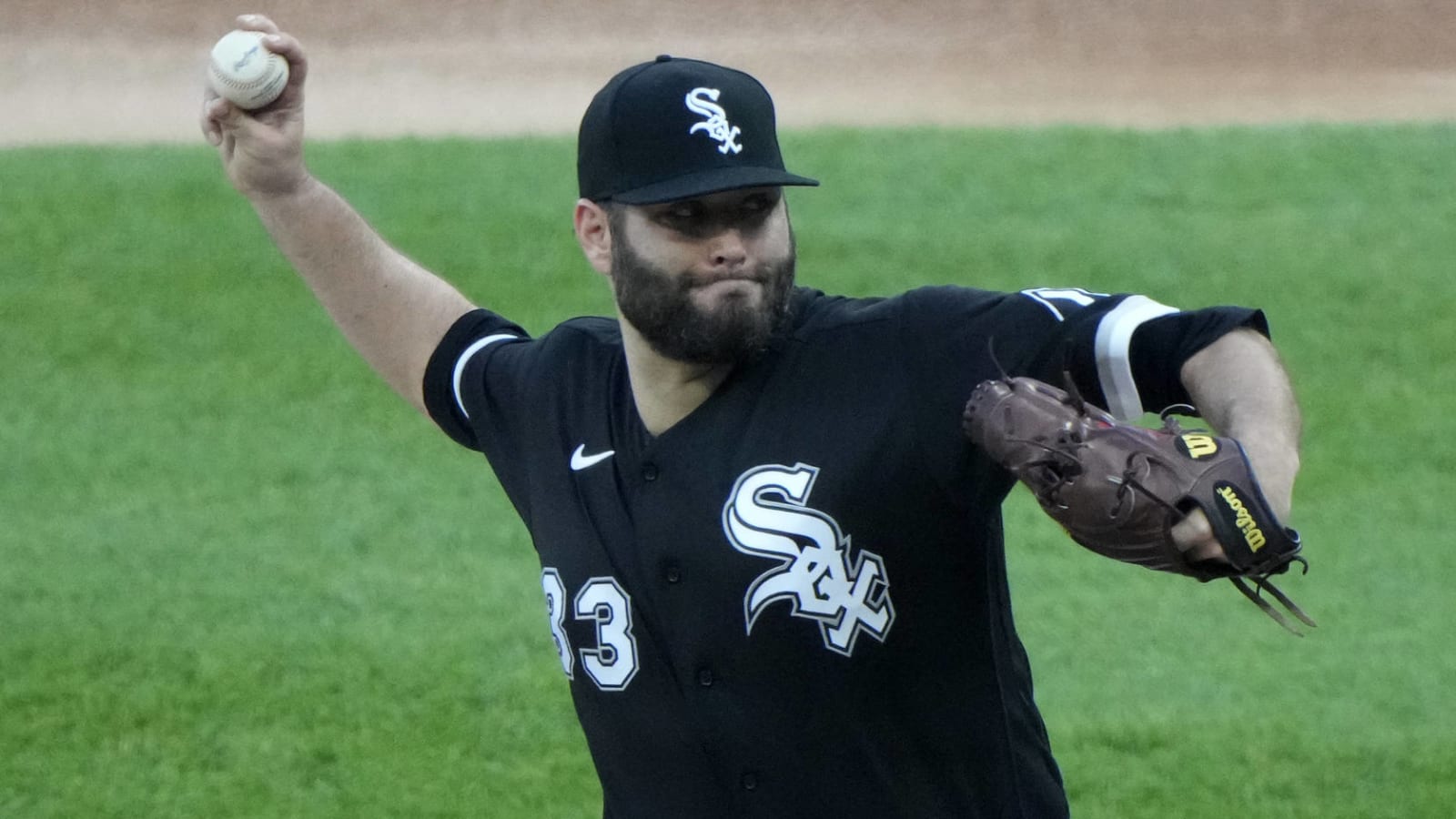 White Sox sign Lance Lynn to two-year, $38M extension