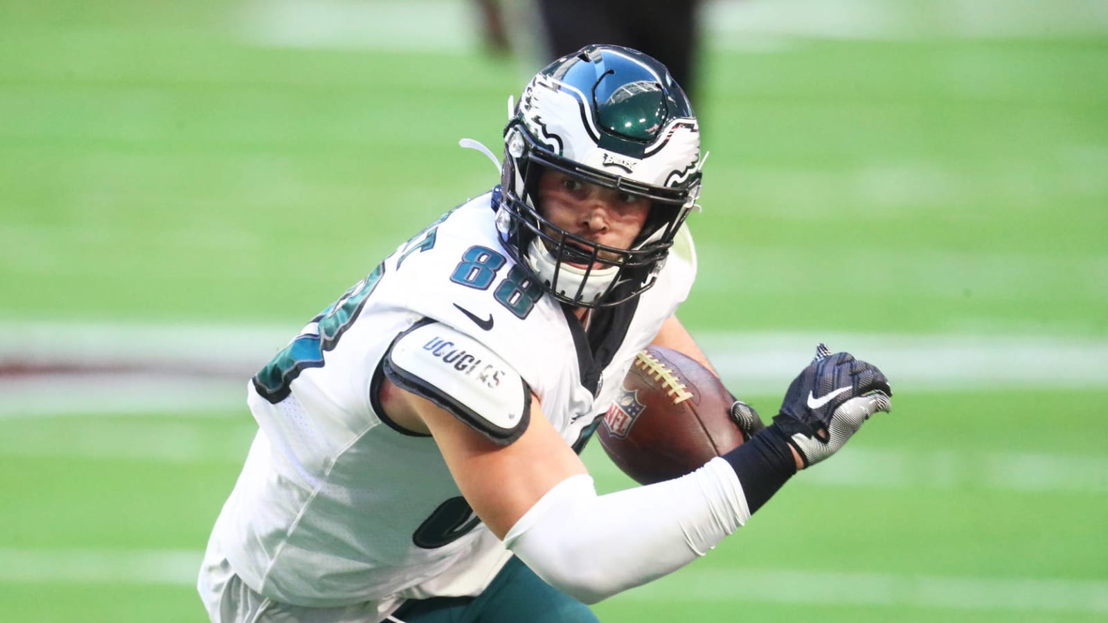 Goedert, Eagles still in discussions on contract extension