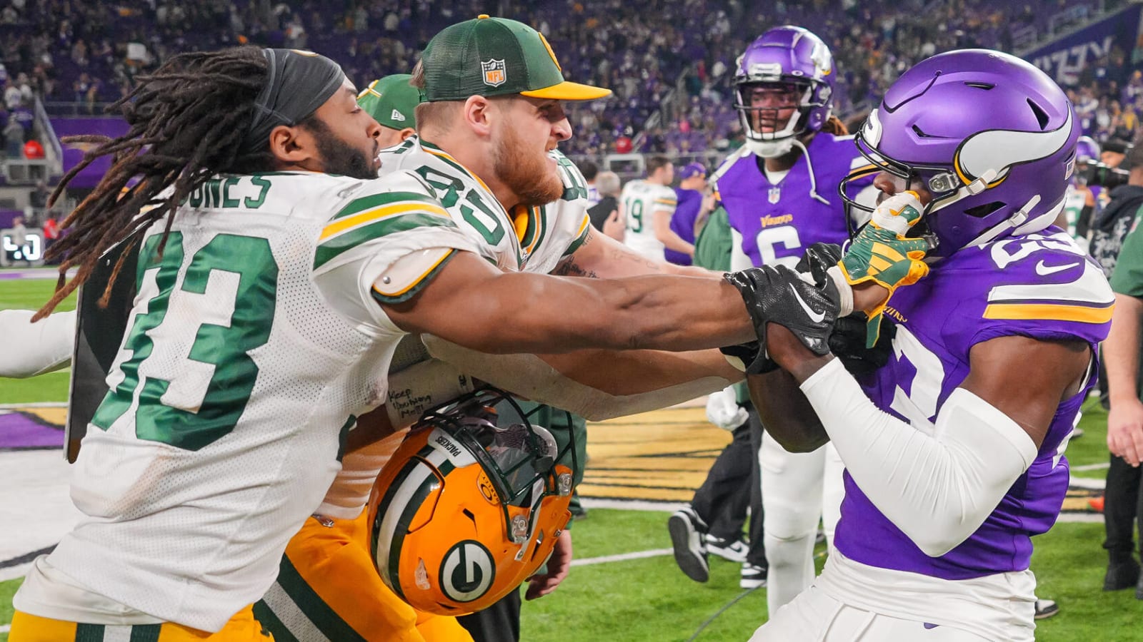 Watch: Scuffle breaks out at end of Vikings-Packers game