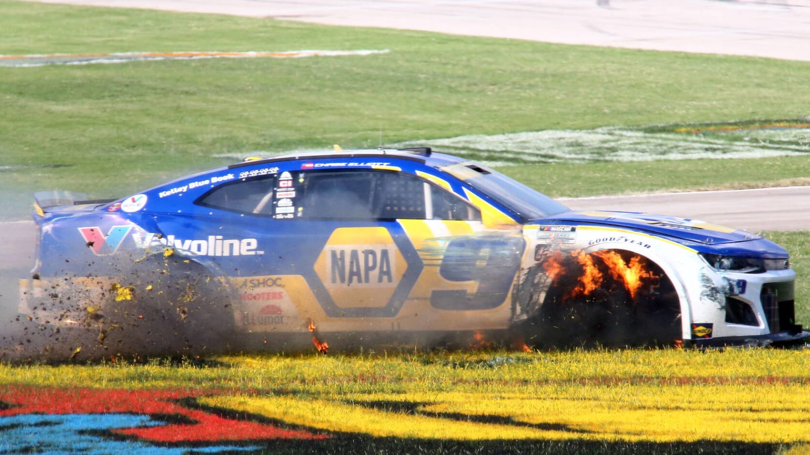 Chase Elliott comments on tire trouble after crashing out