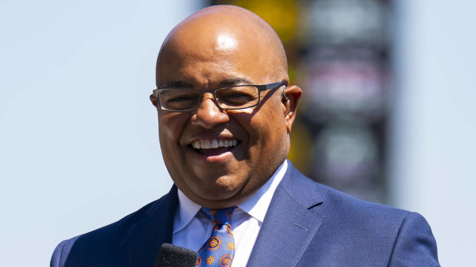 Mike Tirico, Tony Dungy defend Jon Gruden over email matter