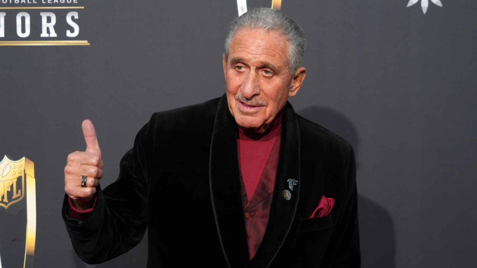 Falcons owner addresses interviewing Belichick, hiring Morris