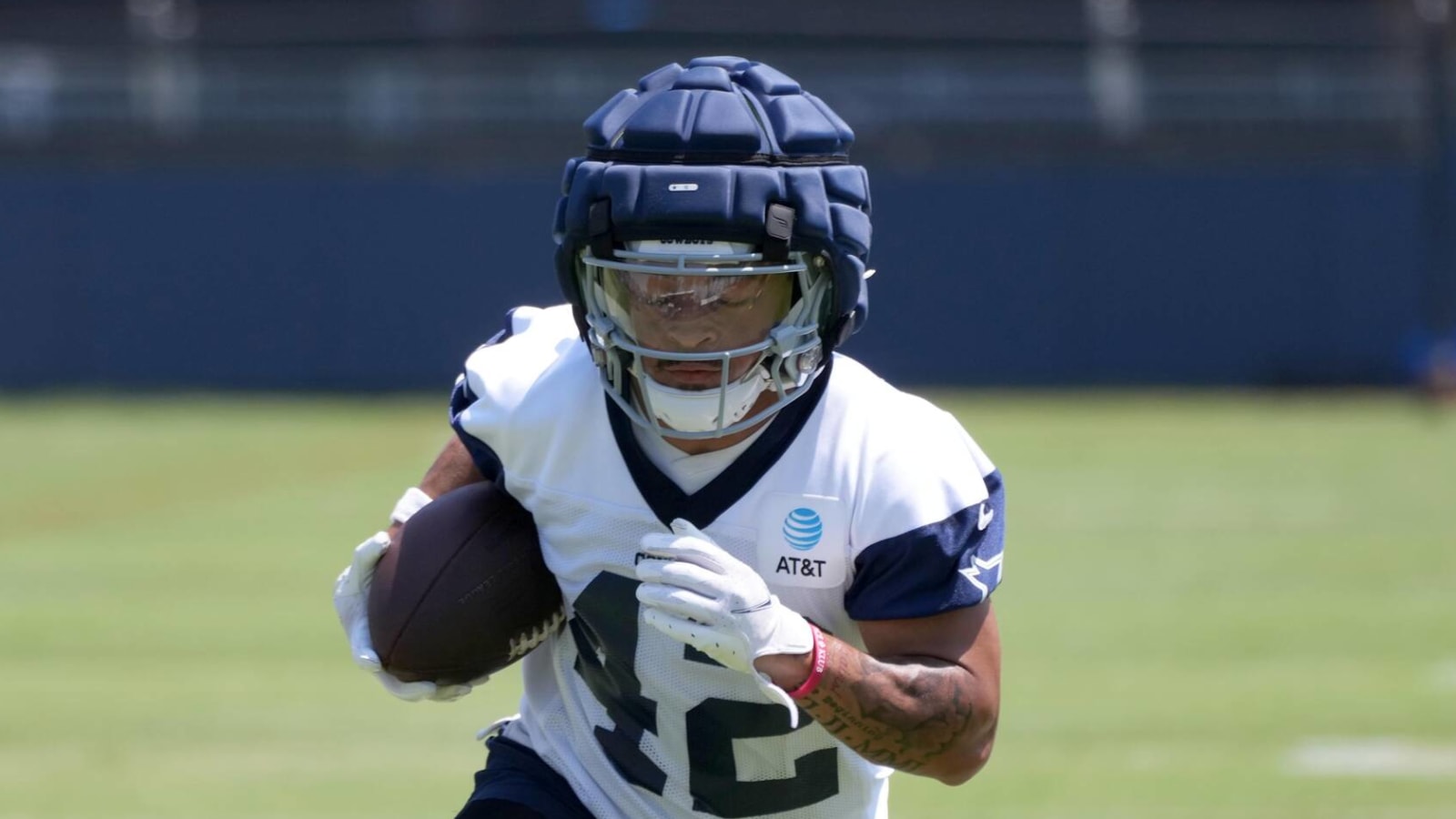 Watch: Cowboys WR roasts diminutive Deuce Vaughn