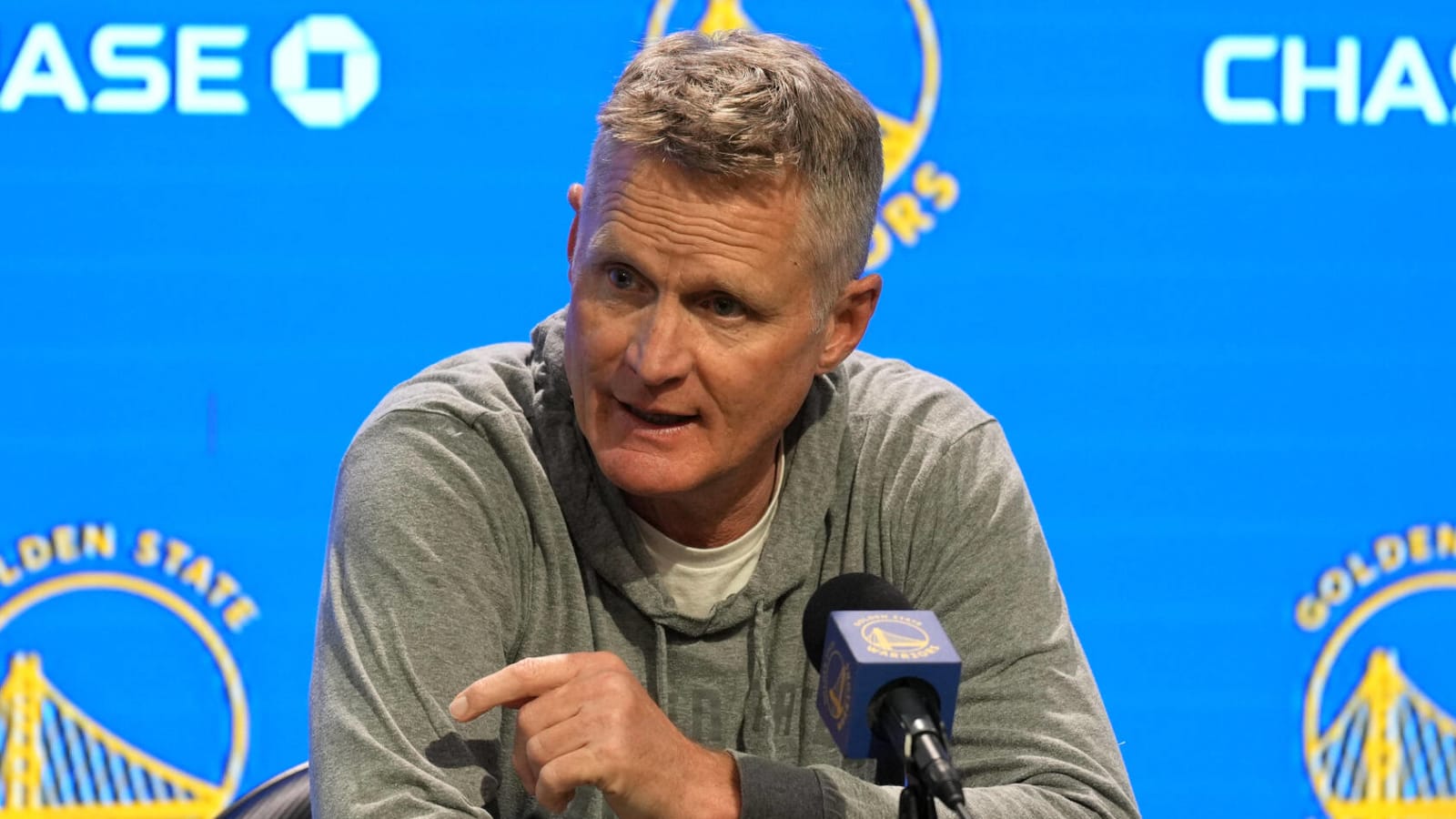 Steve Kerr: Shorten season to avoid resting players