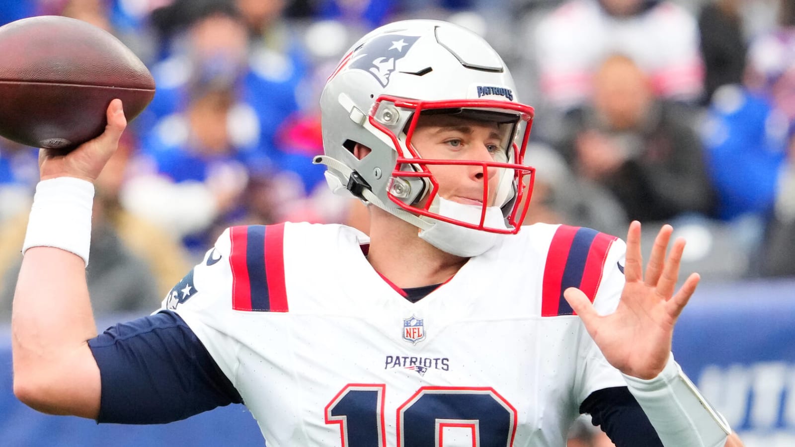 Patriots bench Mac Jones after brutal first half Yardbarker