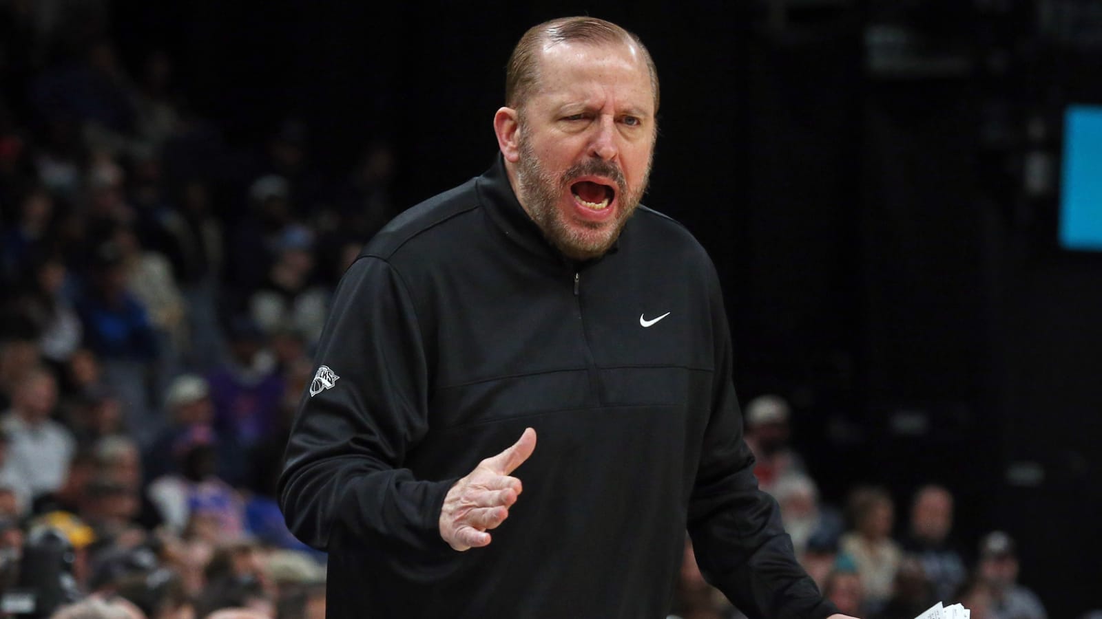 Tom Thibodeau, Josh Hart get heated with each other during timeout