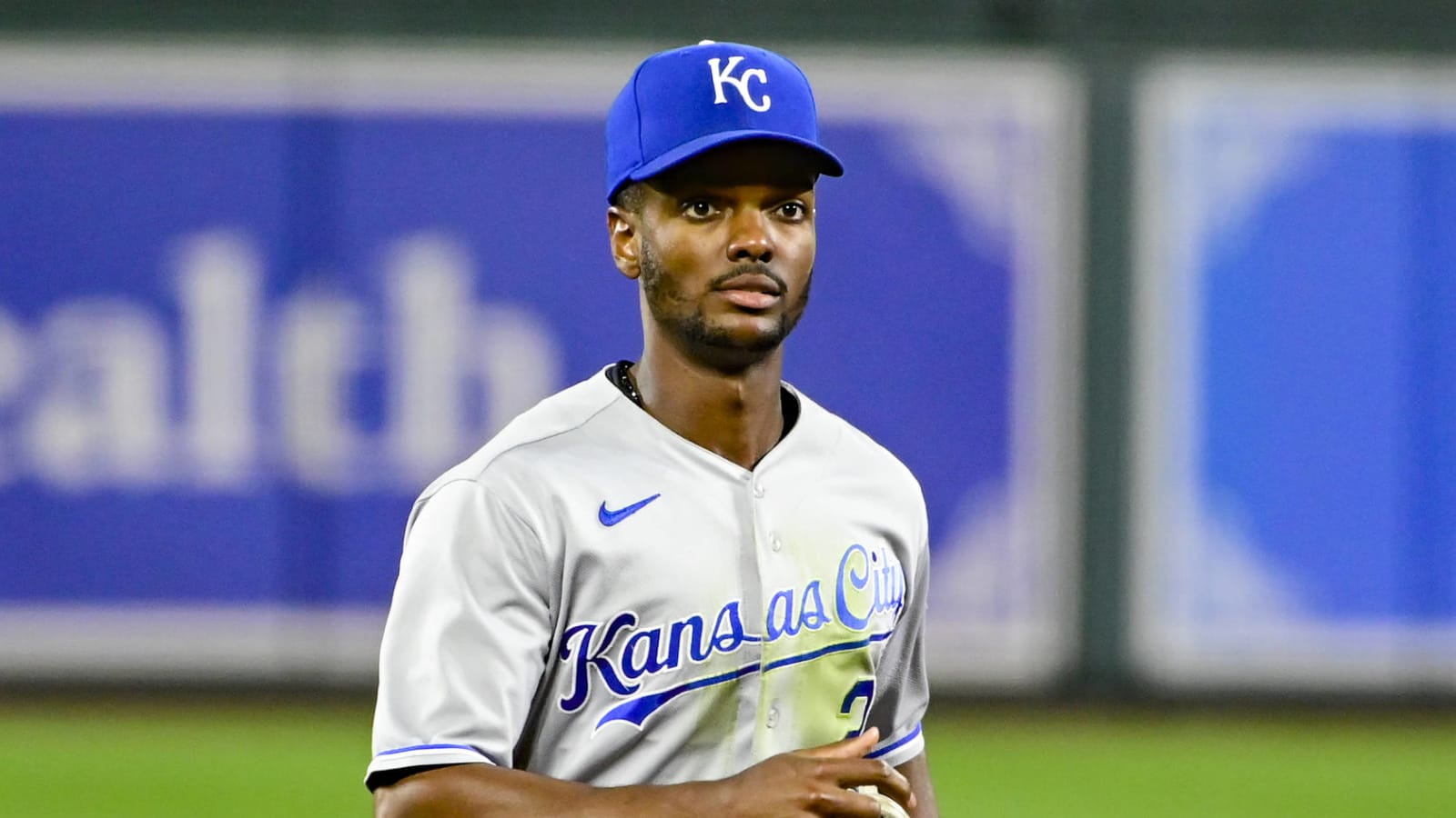 Royals sign Michael A. Taylor to two-year, $9M extension