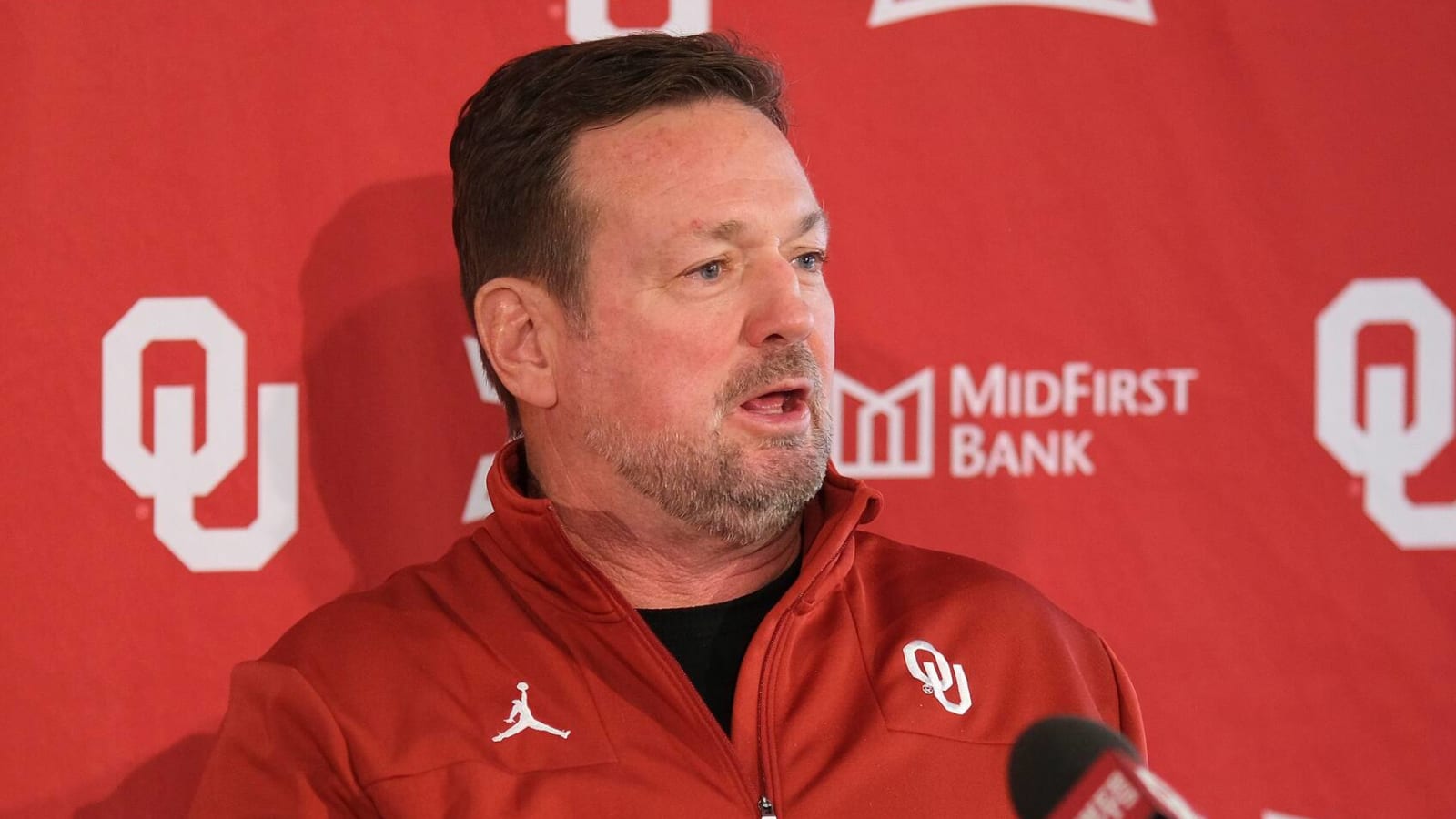 Bob Stoops says no question NIL makes coaching more challenging: ‘There’s no rules’