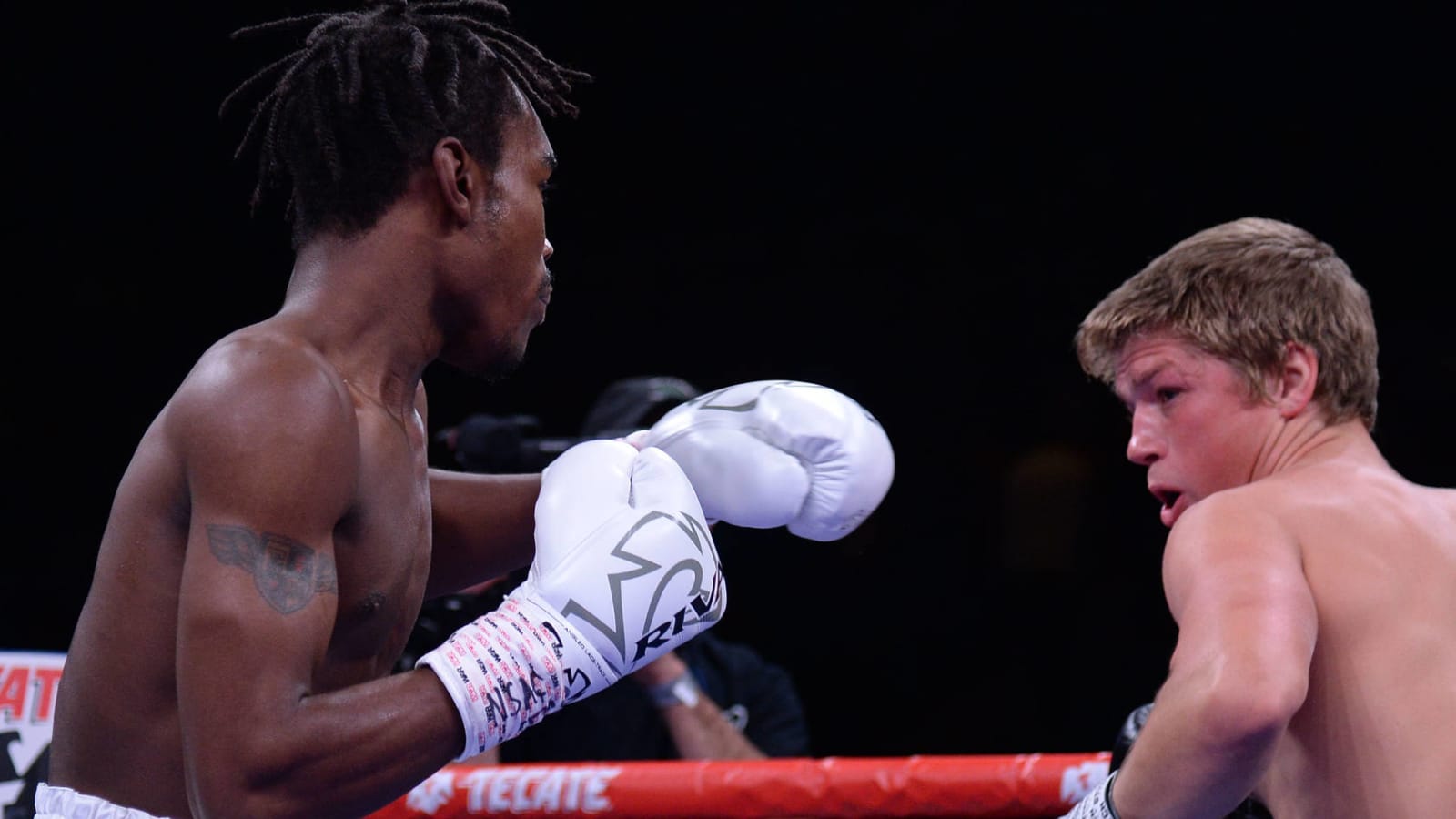 Watch: Evander Holyfield’s son Evan crushes opponent in pro boxing debut