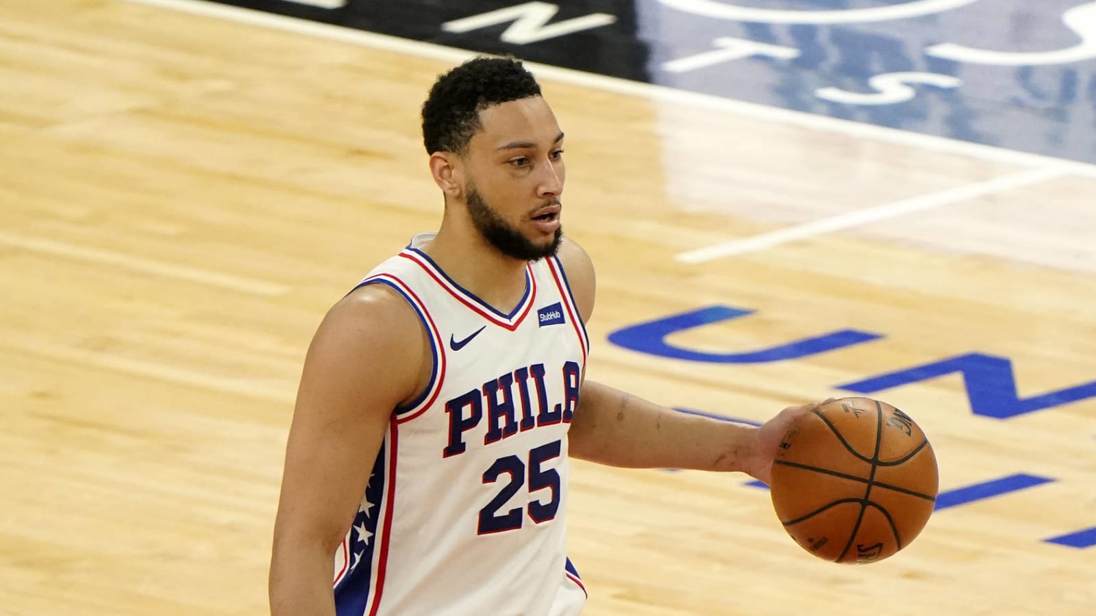 Sixers fan Kevin Hart surprisingly defends Ben Simmons