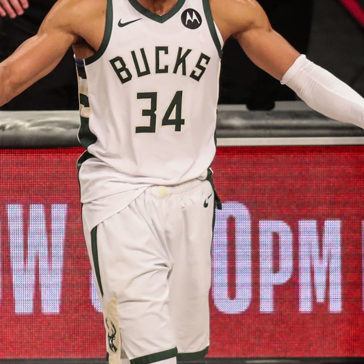 Giannis Antetokounmpo Milwaukee Bucks White Jersey*