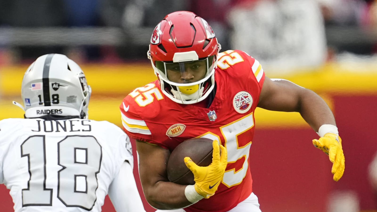 Chiefs to re-sign running back Clyde Edwards-Helaire