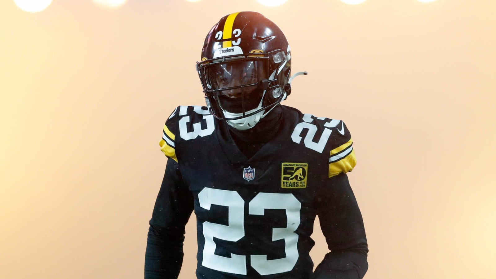 Free agent safety to remain with Steelers