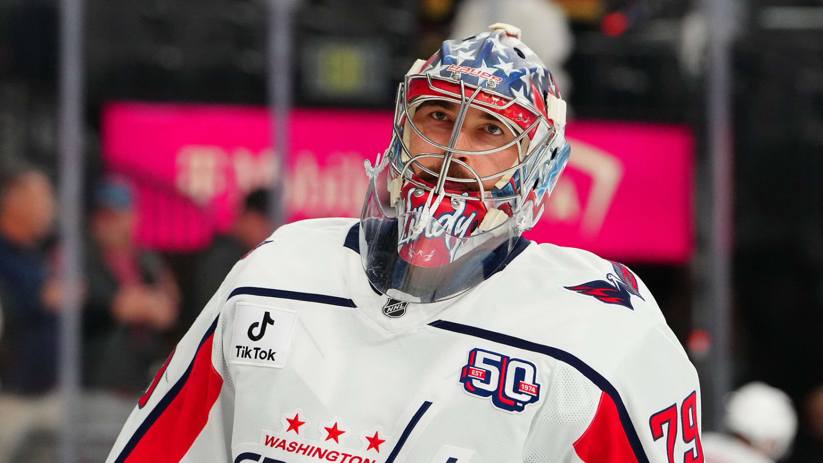 Watch: Capitals goalie makes unbelievable mistake vs. Lightning