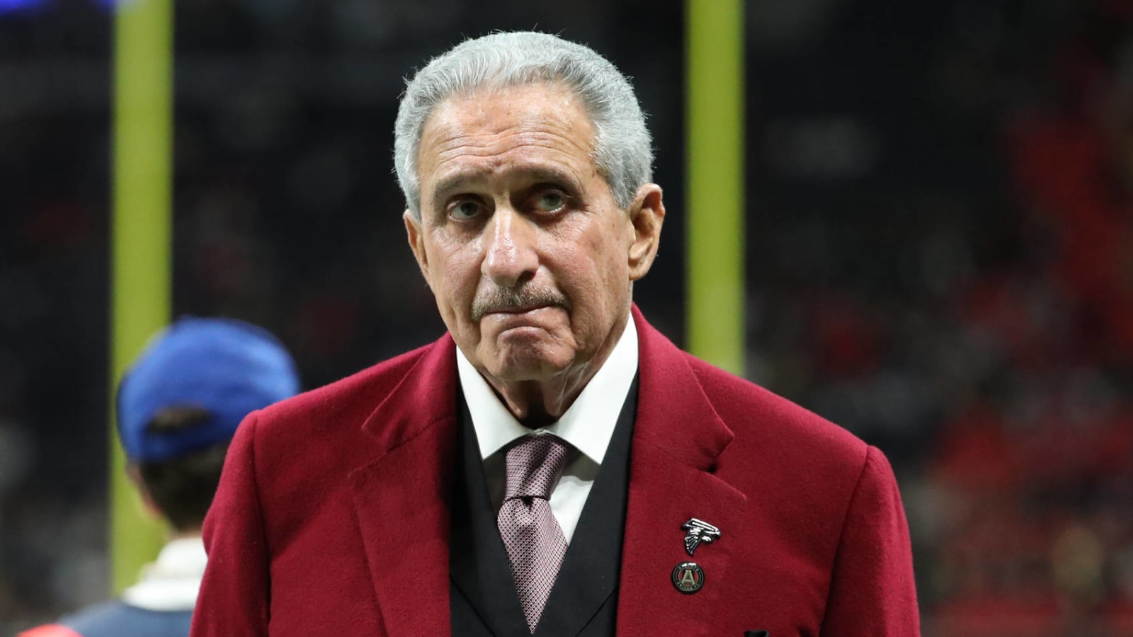 Falcons owner Arthur Blank draws attention for velvet coat